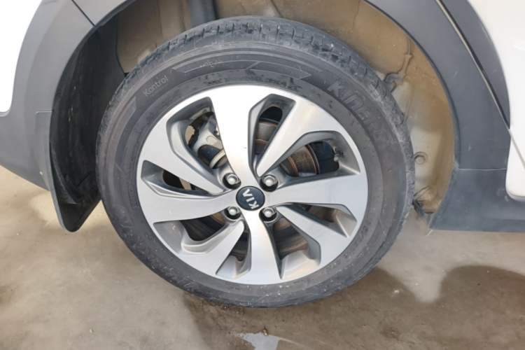 Used Kia KX Cross 2019 1.6L Automatic Dynamic Sunroof Version China VI Right Rear Wheel Hub