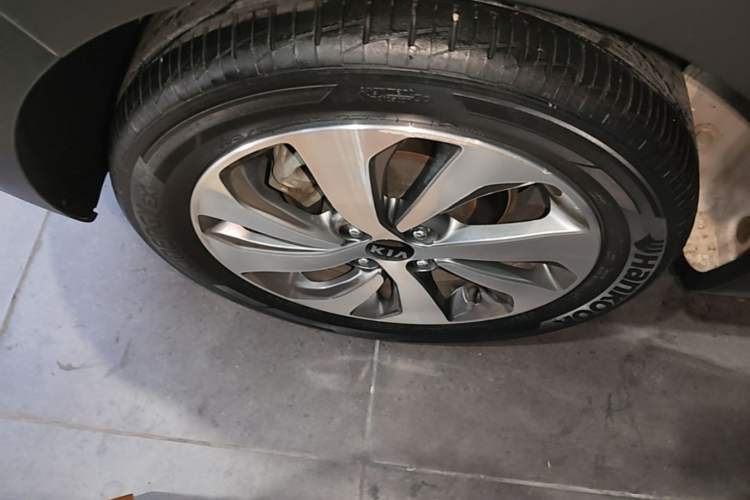Used Kia KX Cross 2019 1.6L Automatic Dynamic Sunroof Version China VI Right Rear Wheel Hub