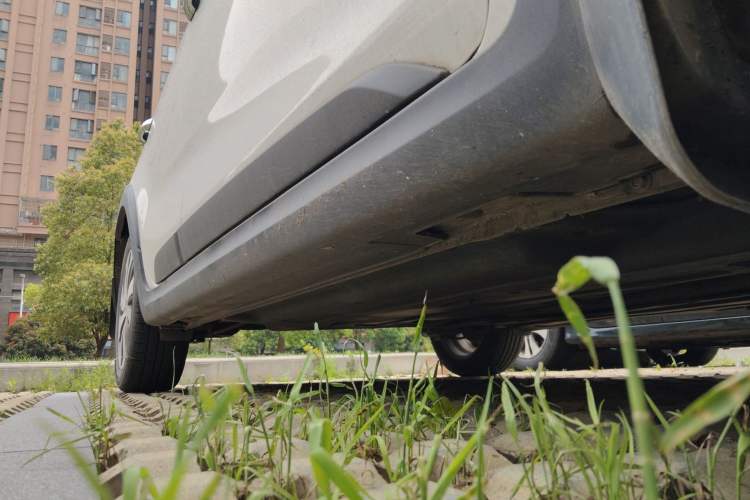 Used Kia KX Cross 2019 1.6L Automatic Dynamic Sunroof Version China VI Right Side Sill