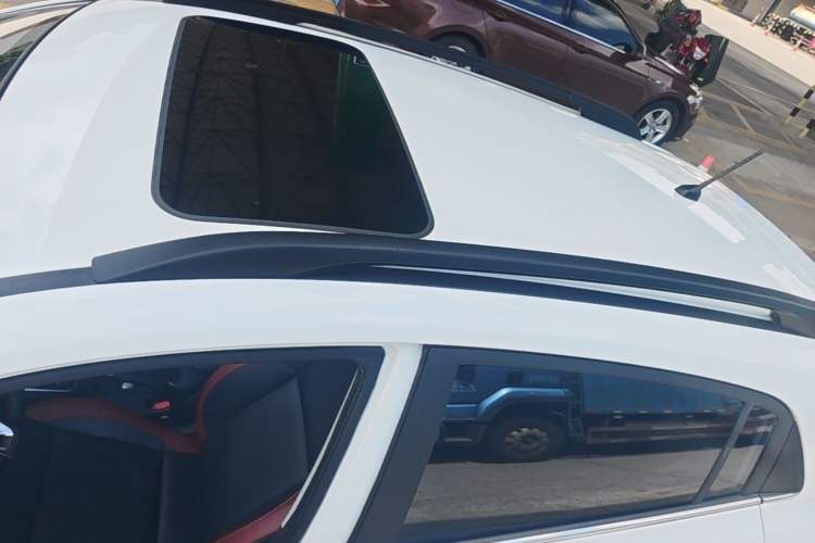 Used Kia KX Cross 2019 1.6L Automatic Dynamic Sunroof Version China VI Roof