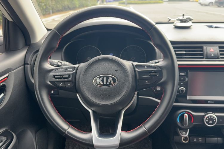 Used Kia KX Cross 2019 1.6L Automatic Dynamic Sunroof Version China VI Steering Wheel