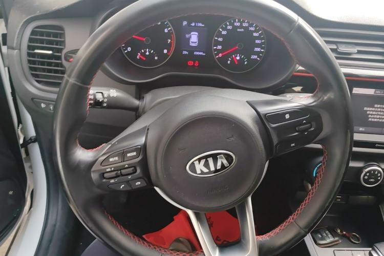 Used Kia KX Cross 2019 1.6L Automatic Dynamic Sunroof Version China VI Steering Wheel