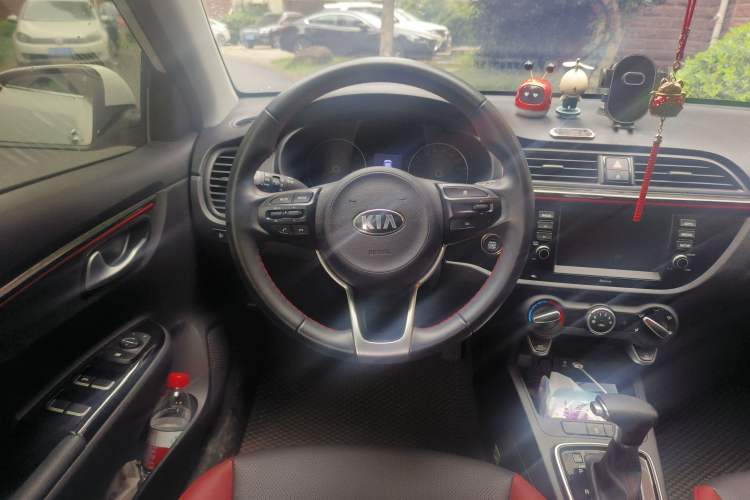 Used Kia KX Cross 2019 1.6L Automatic Dynamic Sunroof Version China VI Steering Wheel