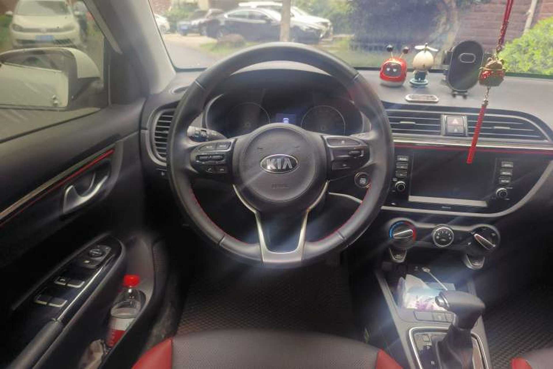 Used Kia KX Cross 2019 1.6L Automatic Dynamic Sunroof Version China VI Steering Wheel