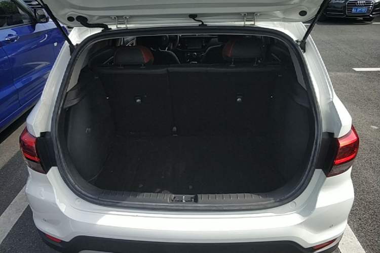 Used Kia KX Cross 2019 1.6L Automatic Dynamic Sunroof Version China VI Trunk