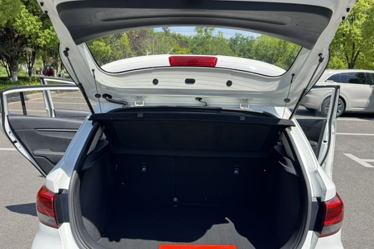 Used Kia KX Cross 2019 1.6L Automatic Dynamic Sunroof Version China VI Trunk