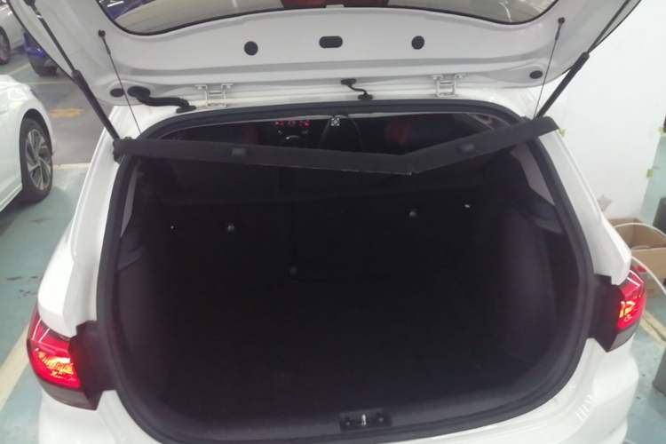 Used Kia KX Cross 2019 1.6L Automatic Dynamic Sunroof Version China VI Trunk