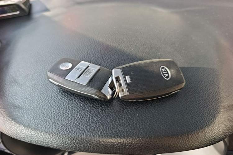 Used Kia KX Cross 2019 1.6L Automatic Dynamic Sunroof Version China VI Vehicle Key