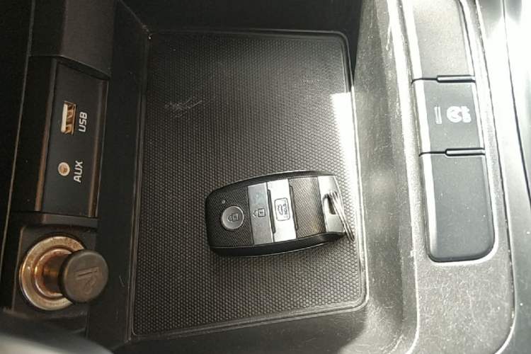 Used Kia KX Cross 2019 1.6L Automatic Dynamic Sunroof Version China VI Vehicle Key