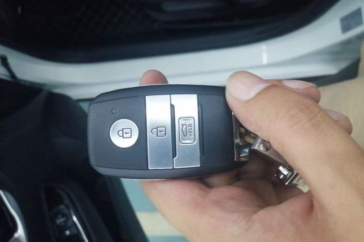 Used Kia KX Cross 2019 1.6L Automatic Dynamic Sunroof Version China VI Vehicle Key