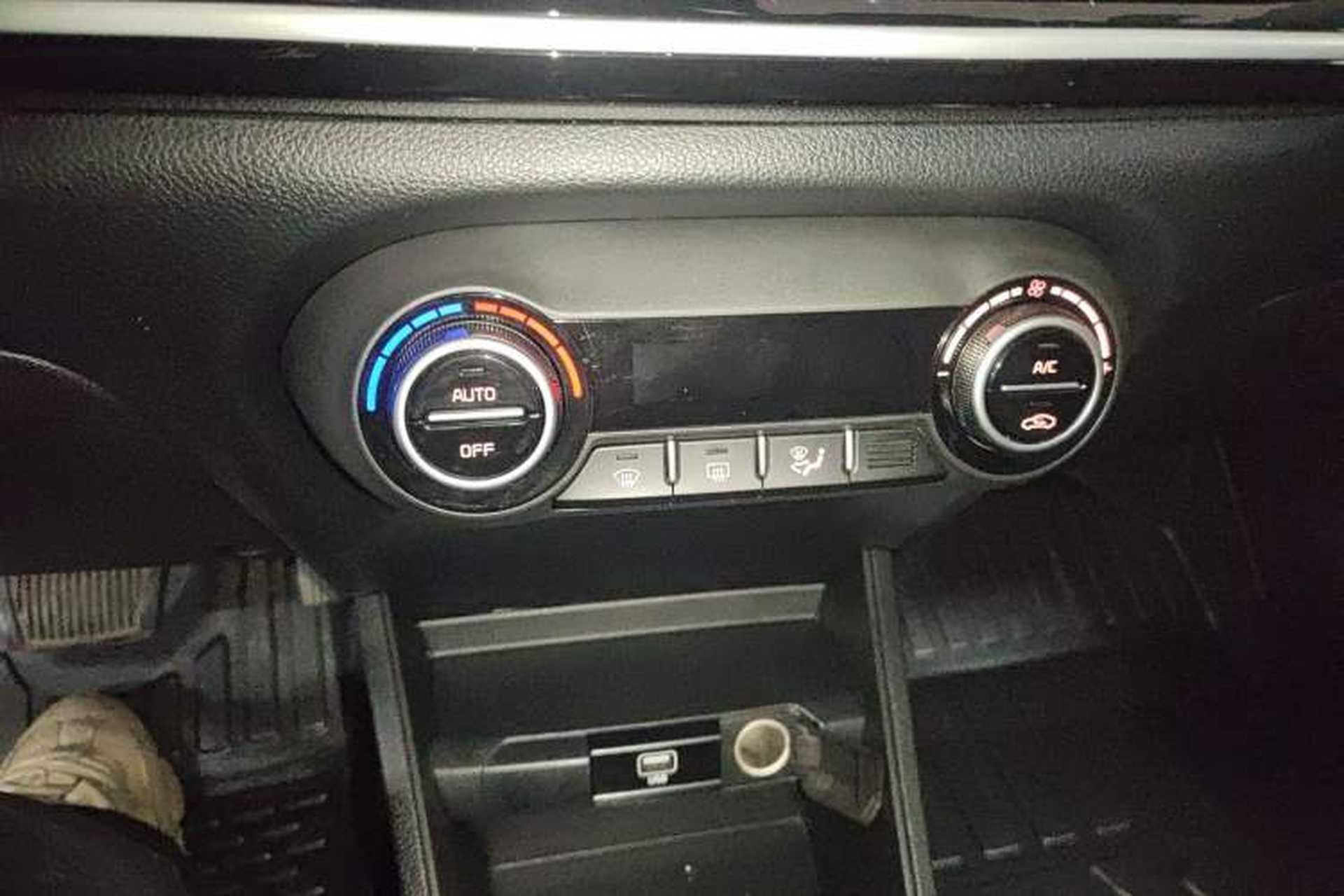 Used Kia kx1 Stonic 2019 1.4L Automatic Sport Edition China VI Audio And AC Panel