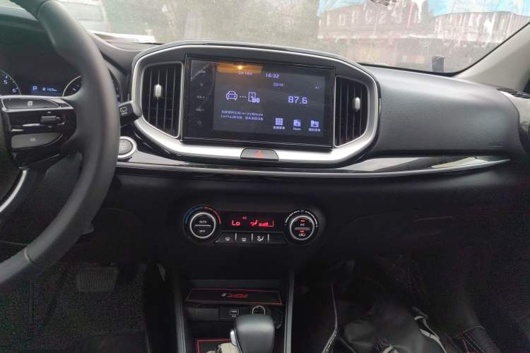Used Kia kx1 Stonic 2019 1.4L Automatic Fun Edition China V Standard Audio And AC Panel