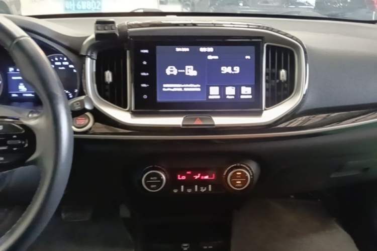 Used Kia kx1 Stonic 2019 1.4L Automatic Fun Edition China V Standard Audio And AC Panel