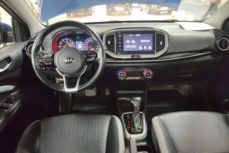 Used Kia kx1 Stonic 2019 1.4L Automatic Sport Edition China VI Center Console
