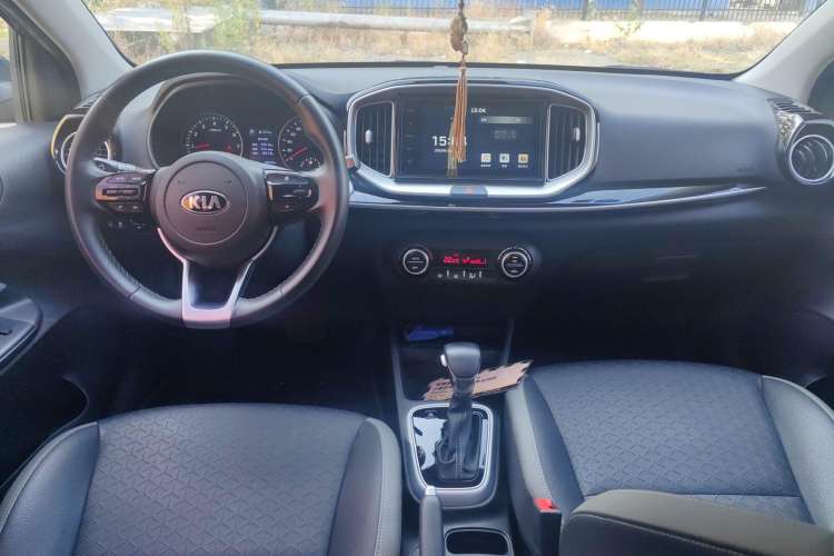 Used Kia kx1 Stonic 2019 1.4L Automatic Fun Edition China VI Center Console