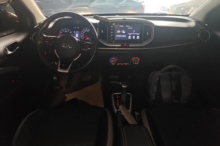 Used Kia kx1 Stonic 2019 1.4L Automatic Sport Edition China VI Center Console