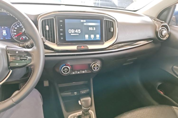 Used Kia kx1 Stonic 2019 1.4L Automatic Sport Edition China VI Center Console