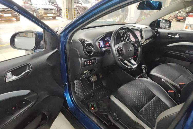 Used Kia kx1 Stonic 2019 1.4L Automatic Sport Edition China VI Driver Seat