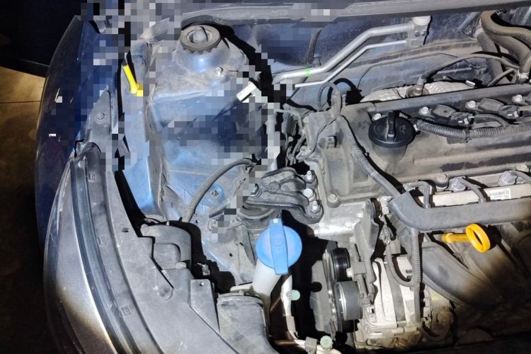 Used Kia kx1 Stonic 2019 1.4L Automatic Fun Edition China VI Engine Bay Right