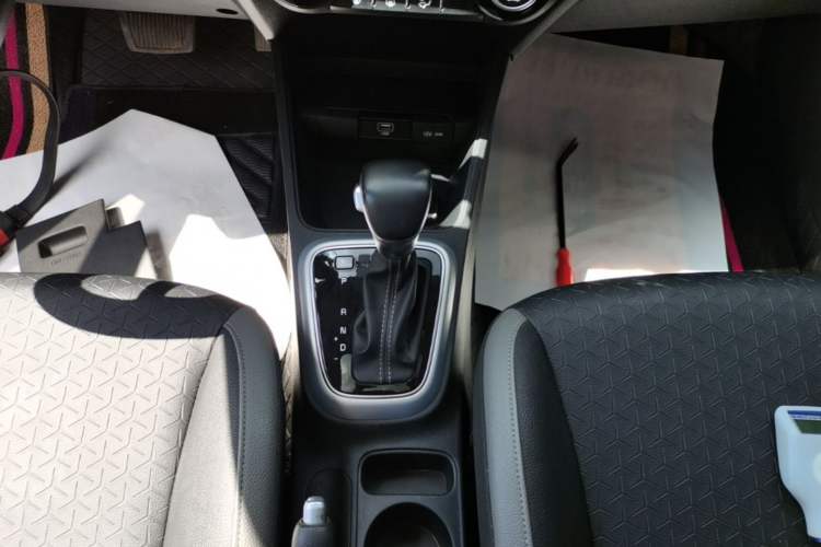 Used Kia kx1 Stonic 2019 1.4L Automatic Fun Edition China V Standard Gear Lever