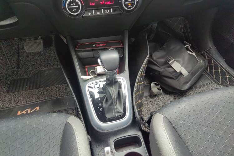 Used Kia kx1 Stonic 2019 1.4L Automatic Fun Edition China V Standard Gear Lever