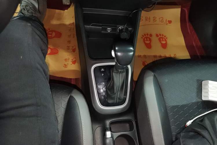 Used Kia kx1 Stonic 2019 1.4L Automatic Sport Edition China VI Gear Lever