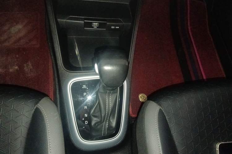 Used Kia kx1 Stonic 2019 1.4L Automatic Fun Edition China V Standard Gear Lever