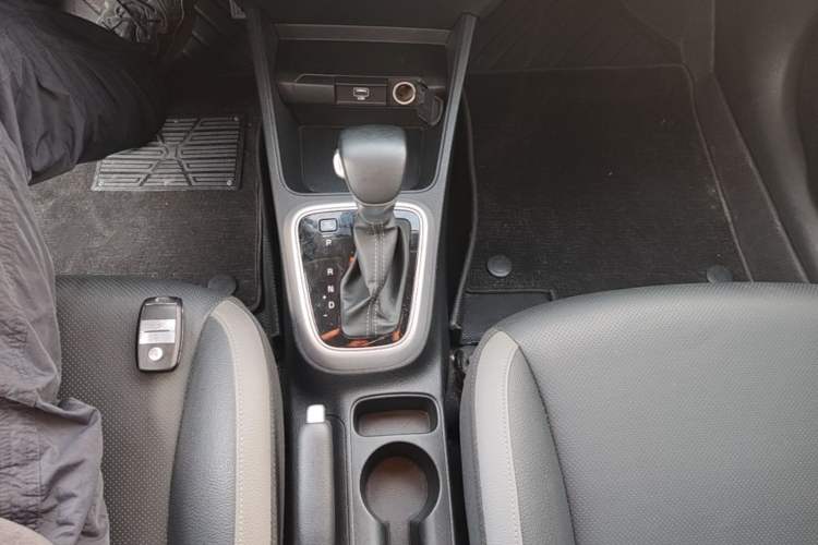 Used Kia kx1 Stonic 2019 1.4L Automatic Fun Edition China VI Gear Lever