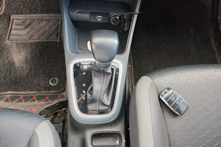 Used Kia kx1 Stonic 2019 1.4L Automatic Fun Edition China V Standard Gear Lever