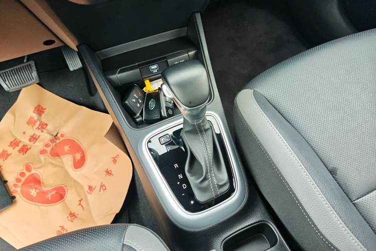 Used Kia kx1 Stonic 2019 1.4L Automatic Sport Edition China VI Gear Lever