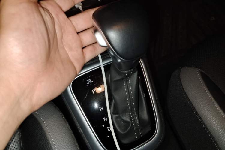 Used Kia kx1 Stonic 2019 1.4L Automatic Fun Edition China VI Gear Lever