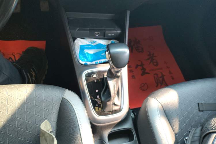 Used Kia kx1 Stonic 2019 1.4L Automatic Fun Edition China V Standard Gear Lever
