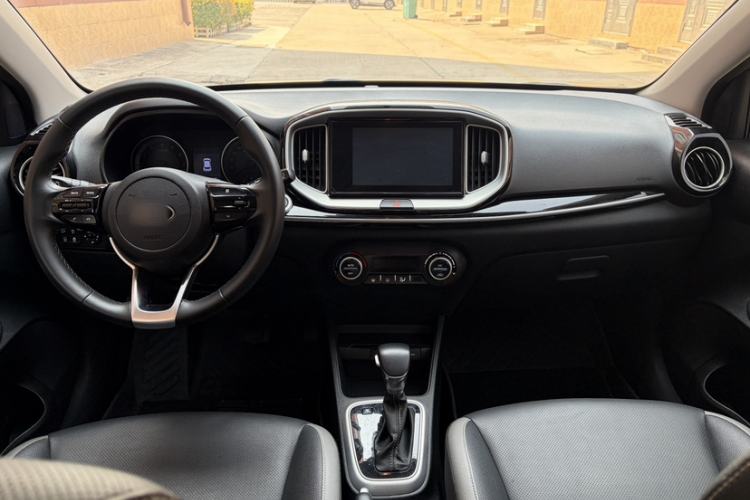 Used Kia kx1 Stonic 2019 1.4L Automatic Fun Edition China VI Interior 1