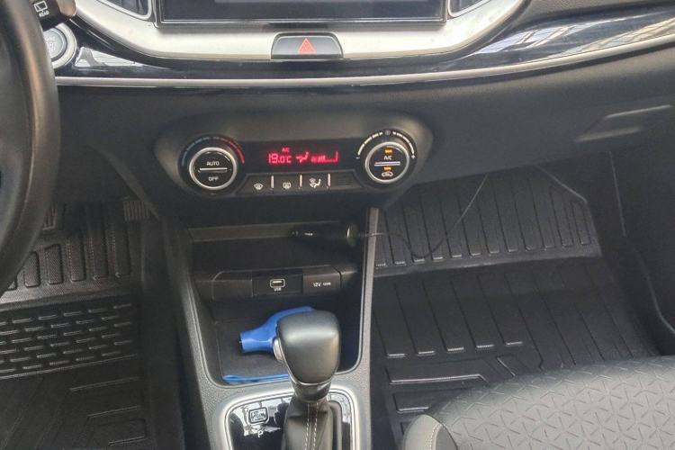 Used Kia kx1 Stonic 2019 1.4L Automatic Sport Edition China VI Interior 2