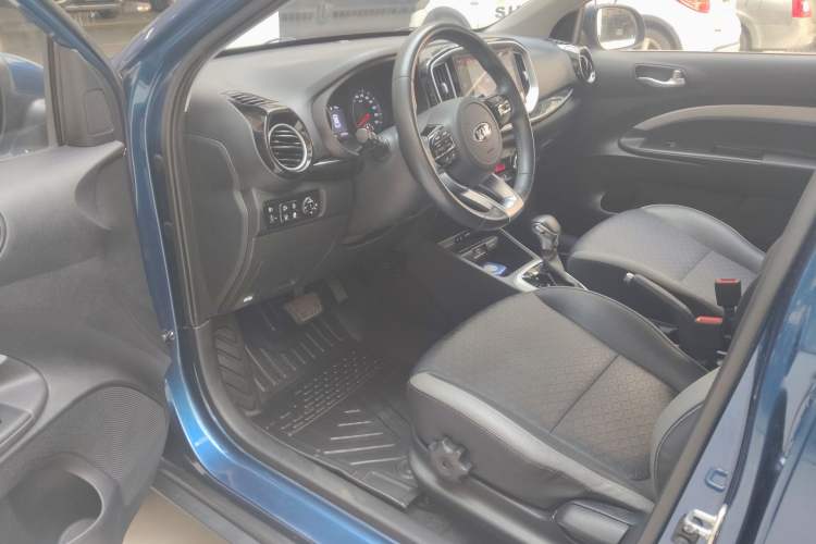 Used Kia kx1 Stonic 2019 1.4L Automatic Sport Edition China VI Interior 3
