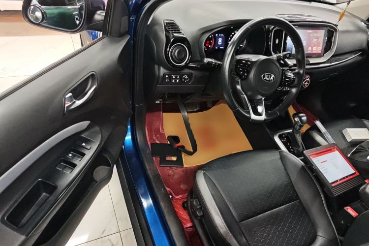 Used Kia kx1 Stonic 2019 1.4L Automatic Sport Edition China VI Interior 3