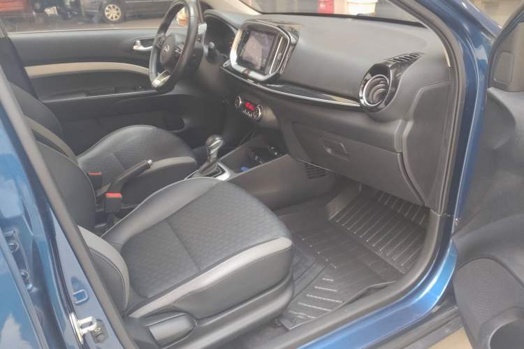 Used Kia kx1 Stonic 2019 1.4L Automatic Sport Edition China VI Interior 5