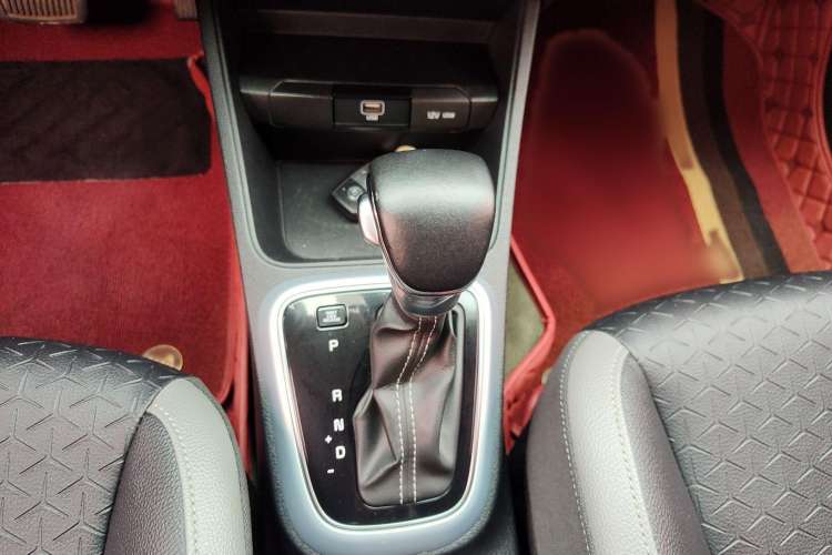 Used Kia kx1 Stonic 2019 1.4L Automatic Fun Edition China V Standard Interior 8