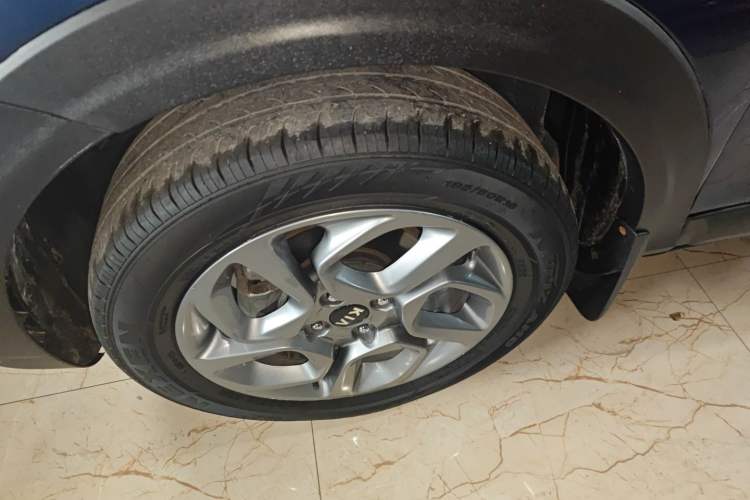Used Kia kx1 Stonic 2019 1.4L Automatic Sport Edition China VI Left Front Wheel Hub