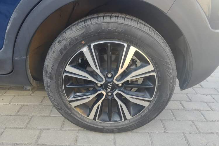 Used Kia kx1 Stonic 2019 1.4L Automatic Fun Edition China VI Left Rear Wheel Hub