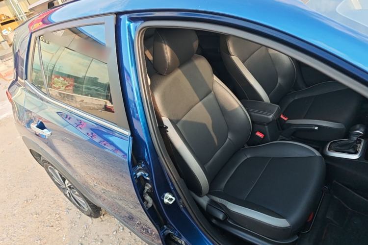 Used Kia kx1 Stonic 2019 1.4L Automatic Fun Edition China VI Right Front Seat