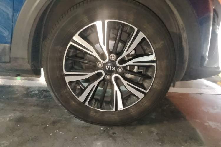 Used Kia kx1 Stonic 2019 1.4L Automatic Fun Edition China VI Right Front Wheel Hub