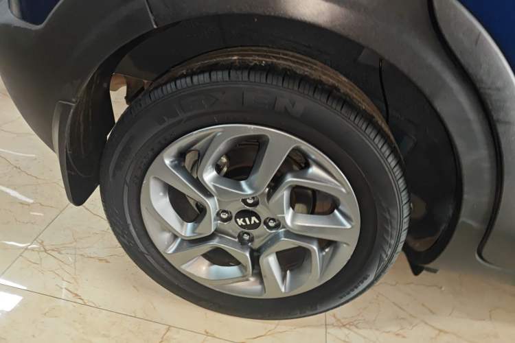 Used Kia kx1 Stonic 2019 1.4L Automatic Sport Edition China VI Right Rear Wheel Hub