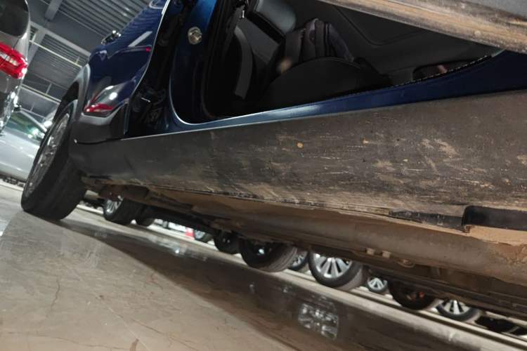 Used Kia kx1 Stonic 2019 1.4L Automatic Sport Edition China VI Right Side Sill
