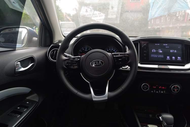 Used Kia kx1 Stonic 2019 1.4L Automatic Fun Edition China V Standard Steering Wheel