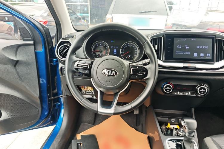Used Kia kx1 Stonic 2019 1.4L Automatic Sport Edition China VI Steering Wheel