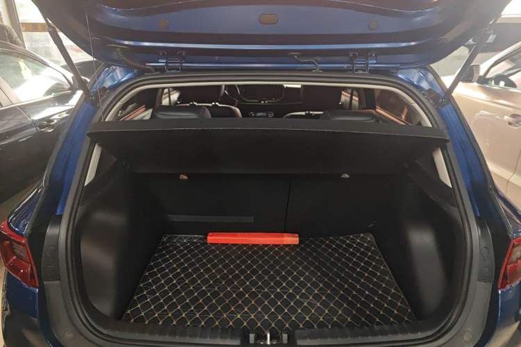 Used Kia kx1 Stonic 2019 1.4L Automatic Sport Edition China VI Trunk