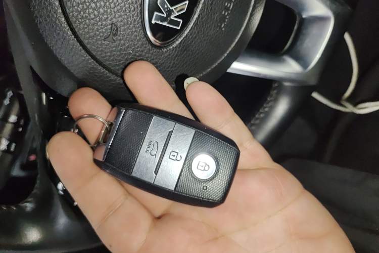 Used Kia kx1 Stonic 2019 1.4L Automatic Sport Edition China VI Vehicle Key
