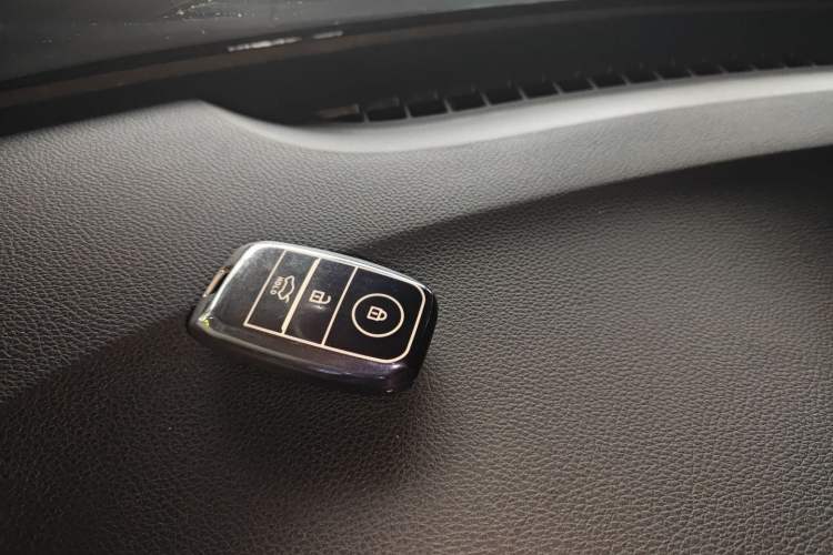 Used Kia kx1 Stonic 2019 1.4L Automatic Sport Edition China VI Vehicle Key