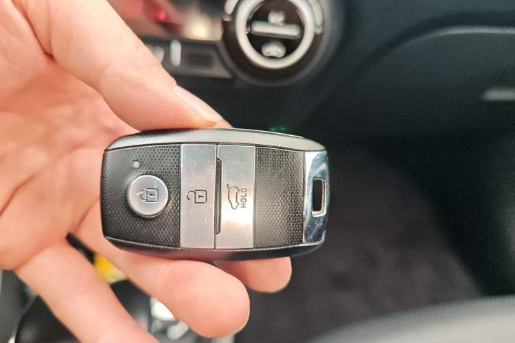 Used Kia kx1 Stonic 2019 1.4L Automatic Sport Edition China VI Vehicle Key